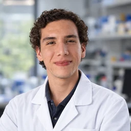 Portrait of Sebastian Correa-Gallego, biologist.